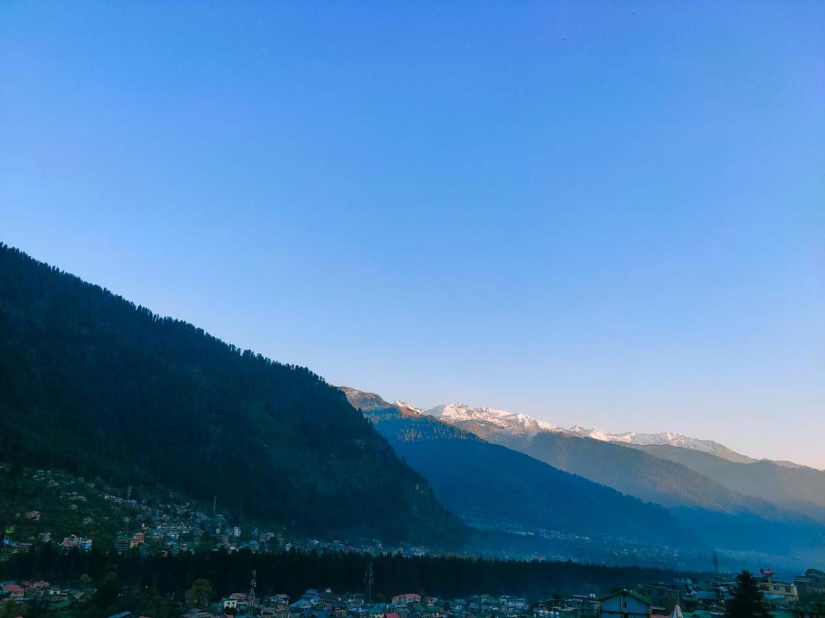 The Royal Majestic Mountain View Hotel Manali  Exterior photo