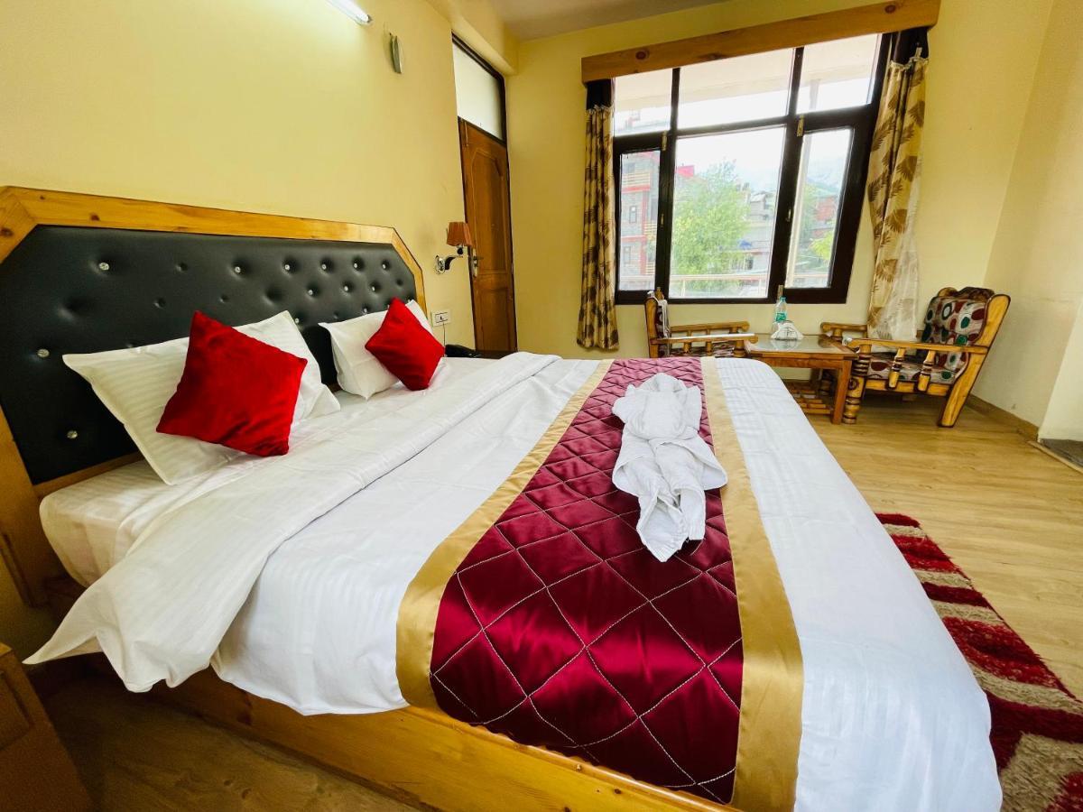 The Royal Majestic Mountain View Hotel Manali  Exterior photo